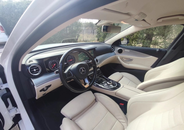 Mercedes-Benz Klasa E cena 89900 przebieg: 289900, rok produkcji 2017 z Jawor małe 781